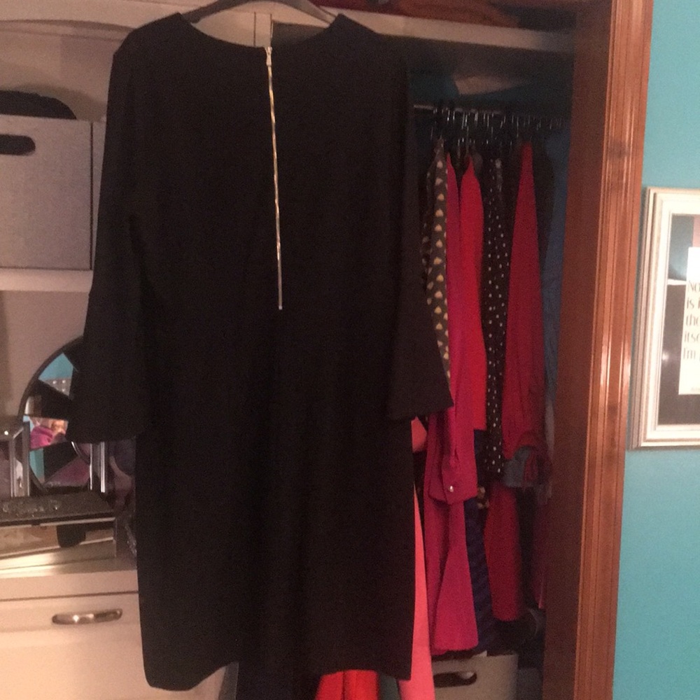 Limited dress - Picture 3 of 3